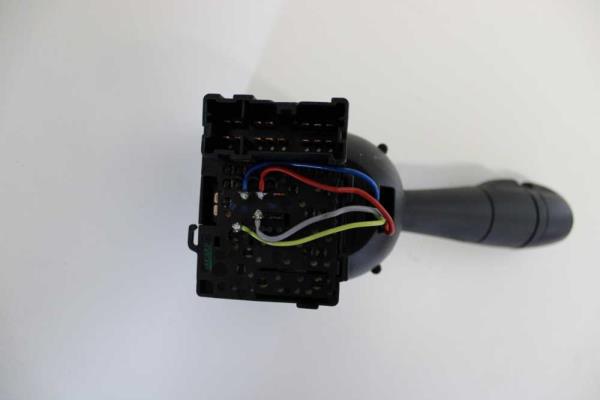 COMMODO DACIA  ( COTE CLIGNOTEUR ) - Vue 2